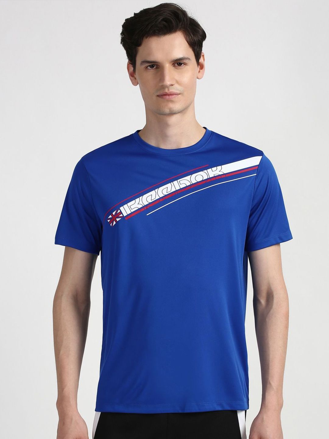 Reebok Men Solid Round Neck T-shirt