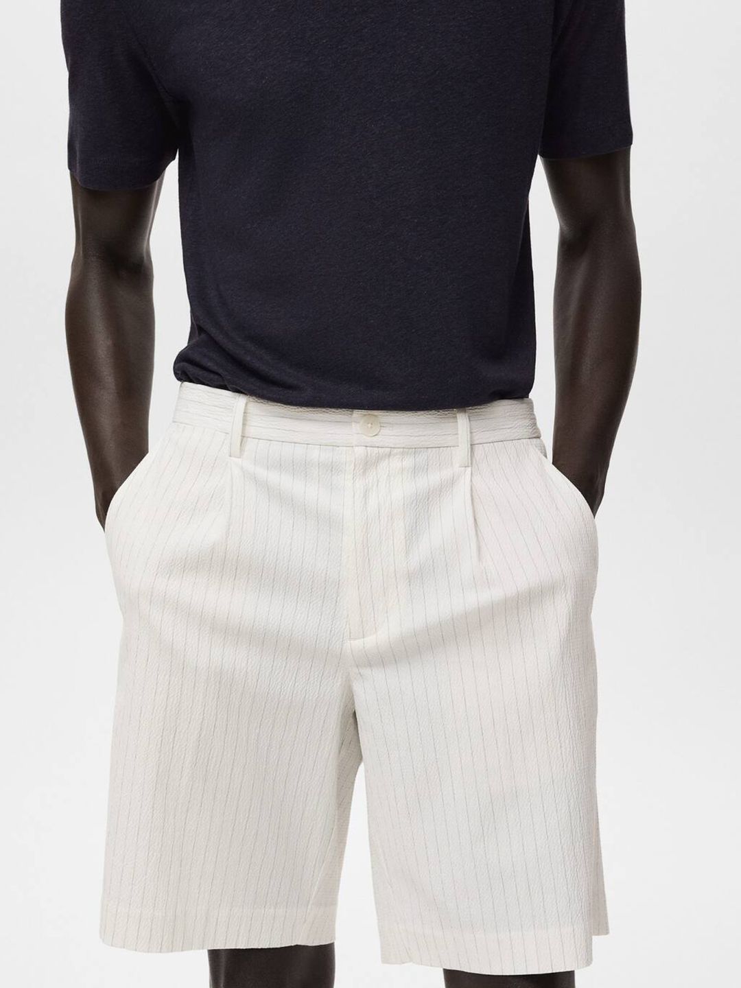 MANGO MAN Pin Striped Crinkled Effect Mid-Rise Slim Fit Chino Shorts