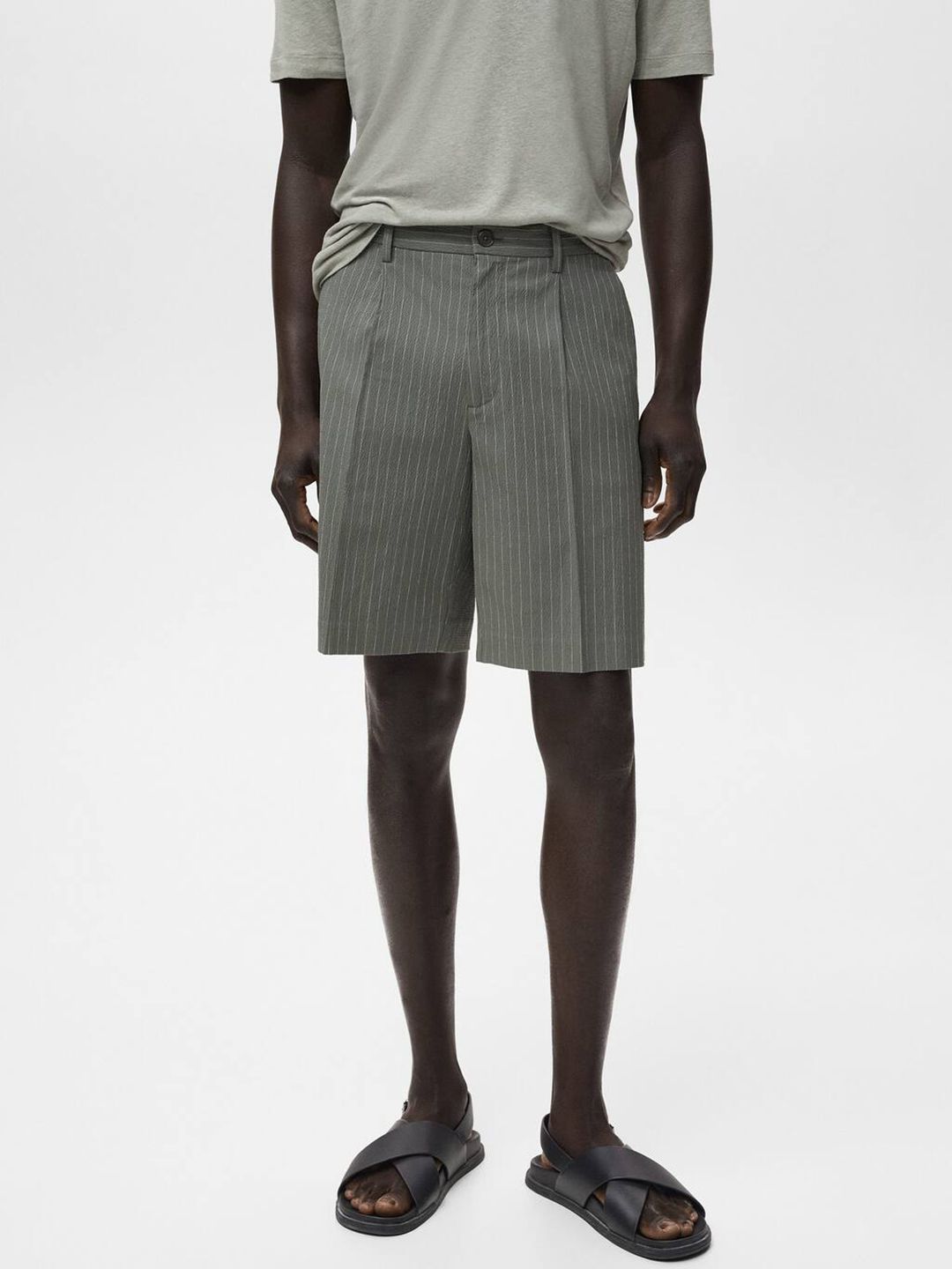 MANGO MAN Pin Striped Crinkled Effect Mid-Rise Slim Fit Chino Shorts