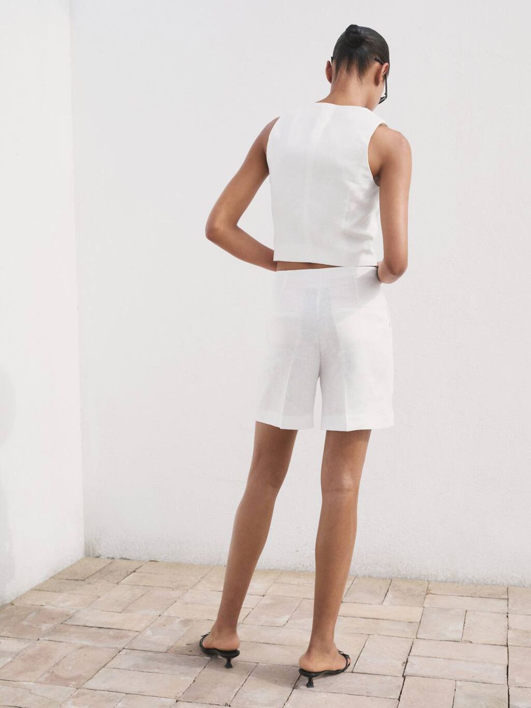 Pure Linen High-Rise Shorts