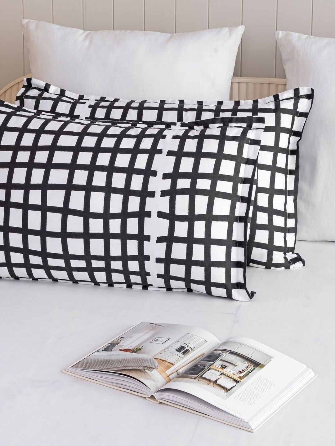 HOMEMONDE HOMEMONDE White & Black 2 Pieces Checked Pure Cotton 210 TC Rectangle Pillow Covers