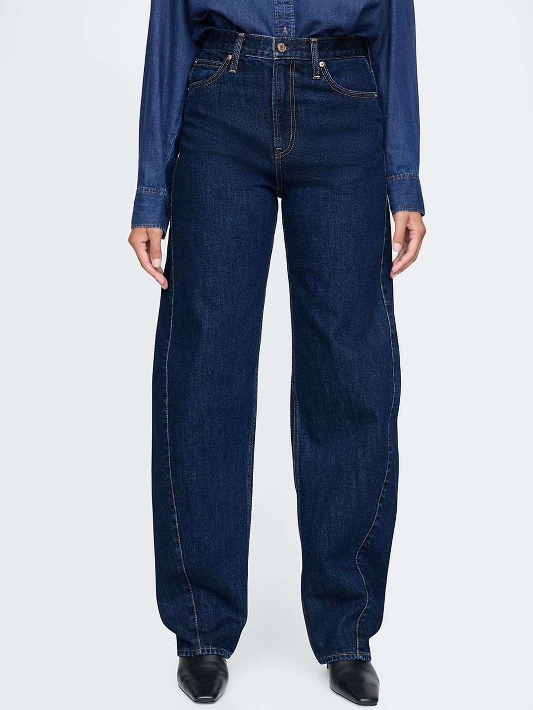 Lightly Washed High-Rise Barrel Fit Jeans