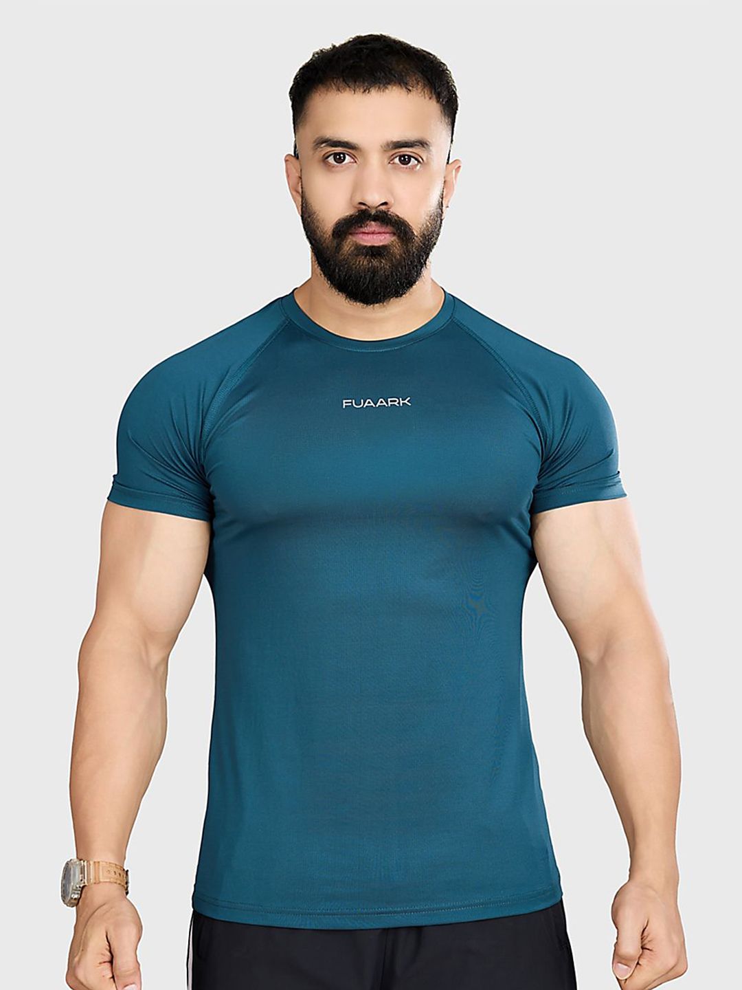 FUAARK Men Solid Round Neck Slim Fit T-shirt