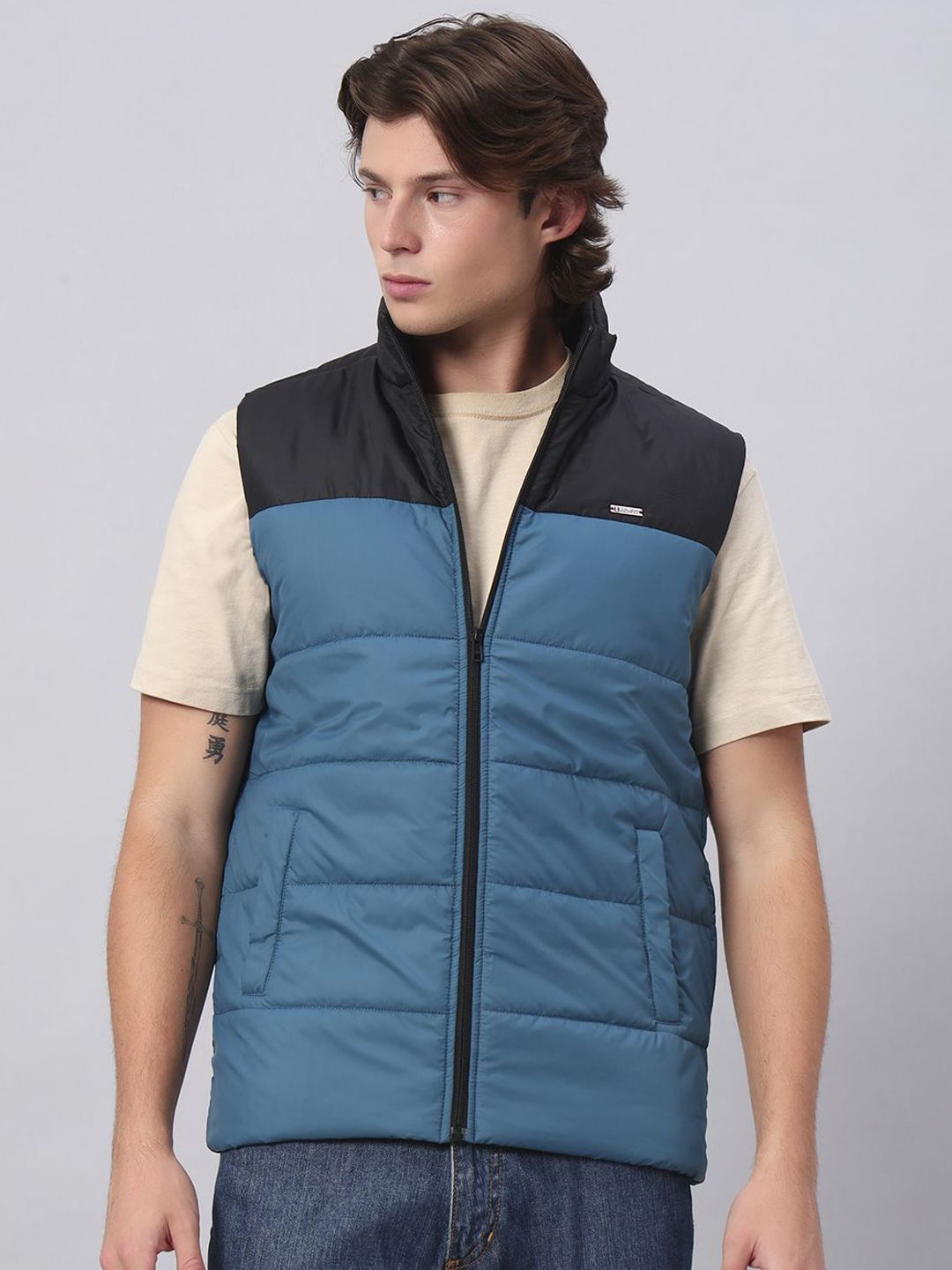 AR-FIT Men Colourblocked Lightweight Gilet Jacket