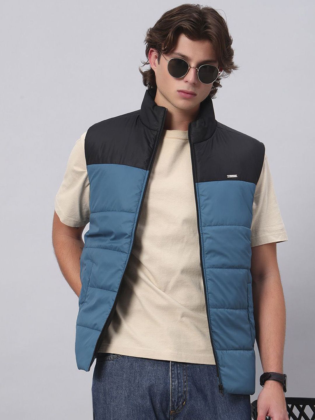 AR-FIT Men Colourblocked Lightweight Gilet Jacket