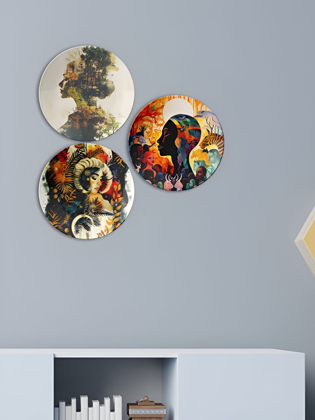 THE QUIRKY HOME Ceramic Bohemian Glossy Hanging Hall 3Pcs Wall Plates-10In