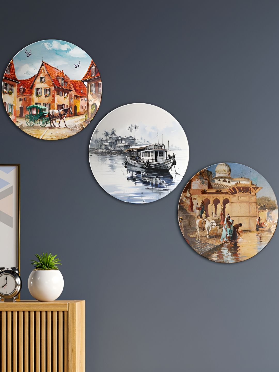 THE QUIRKY HOME A Touch of Elegance Crafted Ceramics Glossy Hall 3Pcs Wall Plates-10In