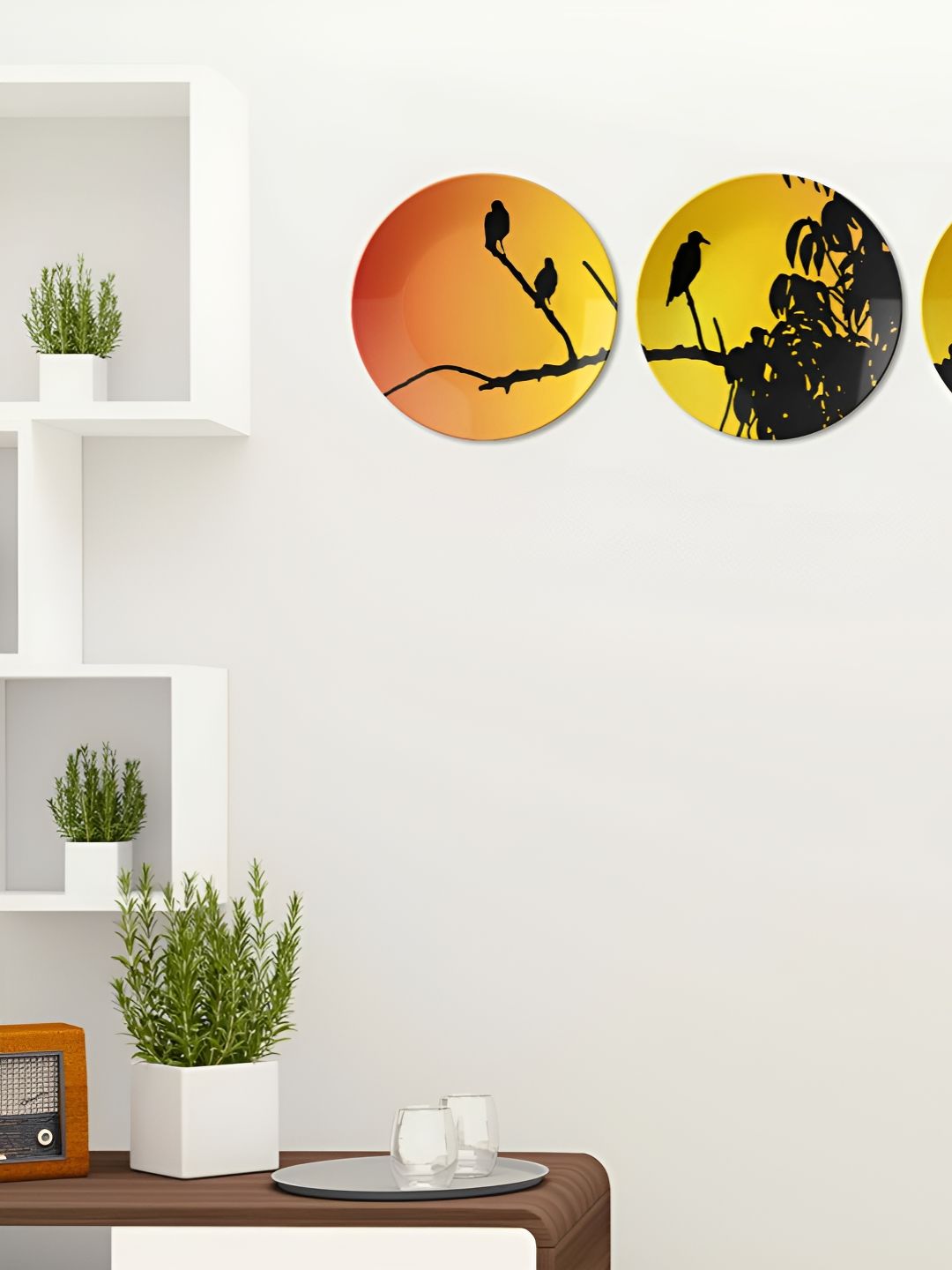 THE QUIRKY HOME Crafted Ceramics Glossy Hanging Hall 3Pcs Wall Plates-10In