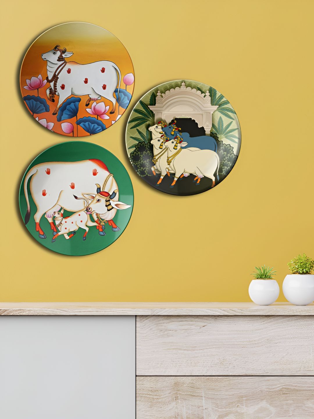 THE QUIRKY HOME Ceramic Bohemian Glossy Hanging Hall 3Pcs Wall Plates-8In
