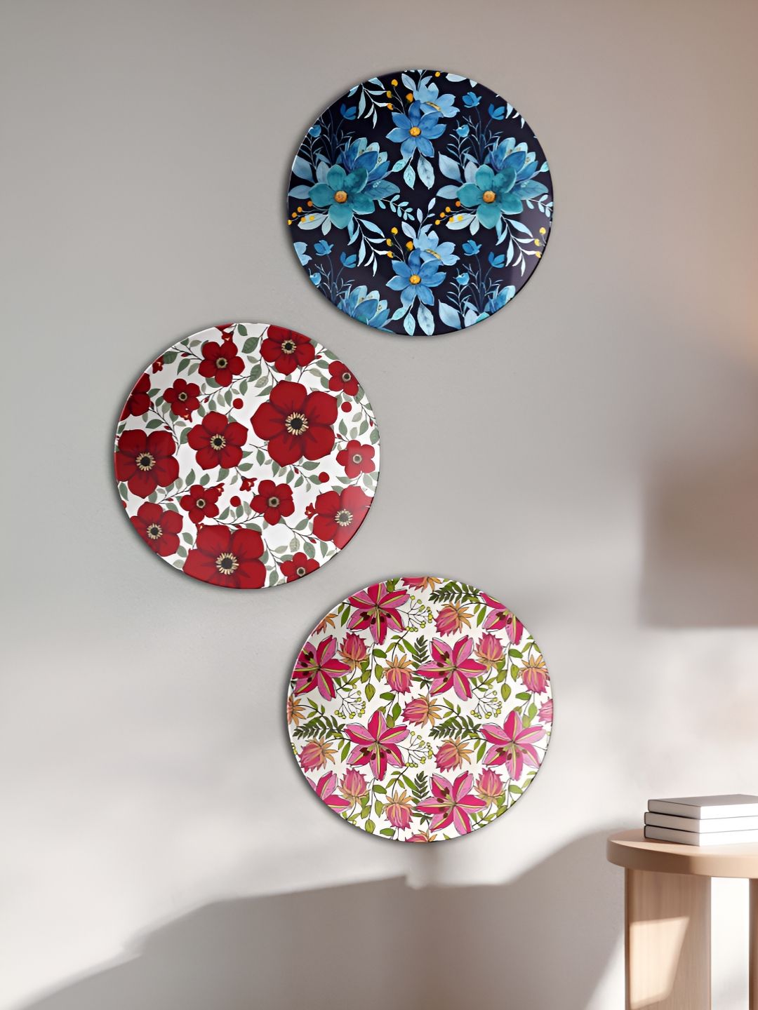 THE QUIRKY HOME Crafted Ceramics Glossy Hanging Hall 3Pcs Wall Plates-10In