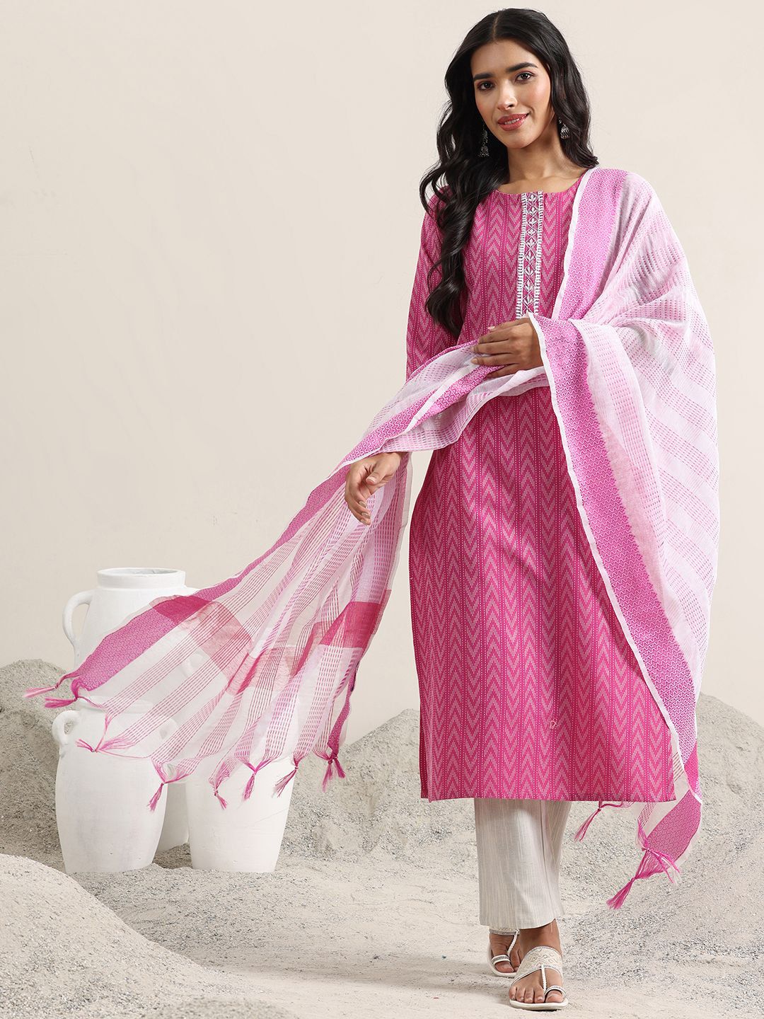 Libas Libas Chevron Printed Thread Work Kurta With Trousers And Dupatta