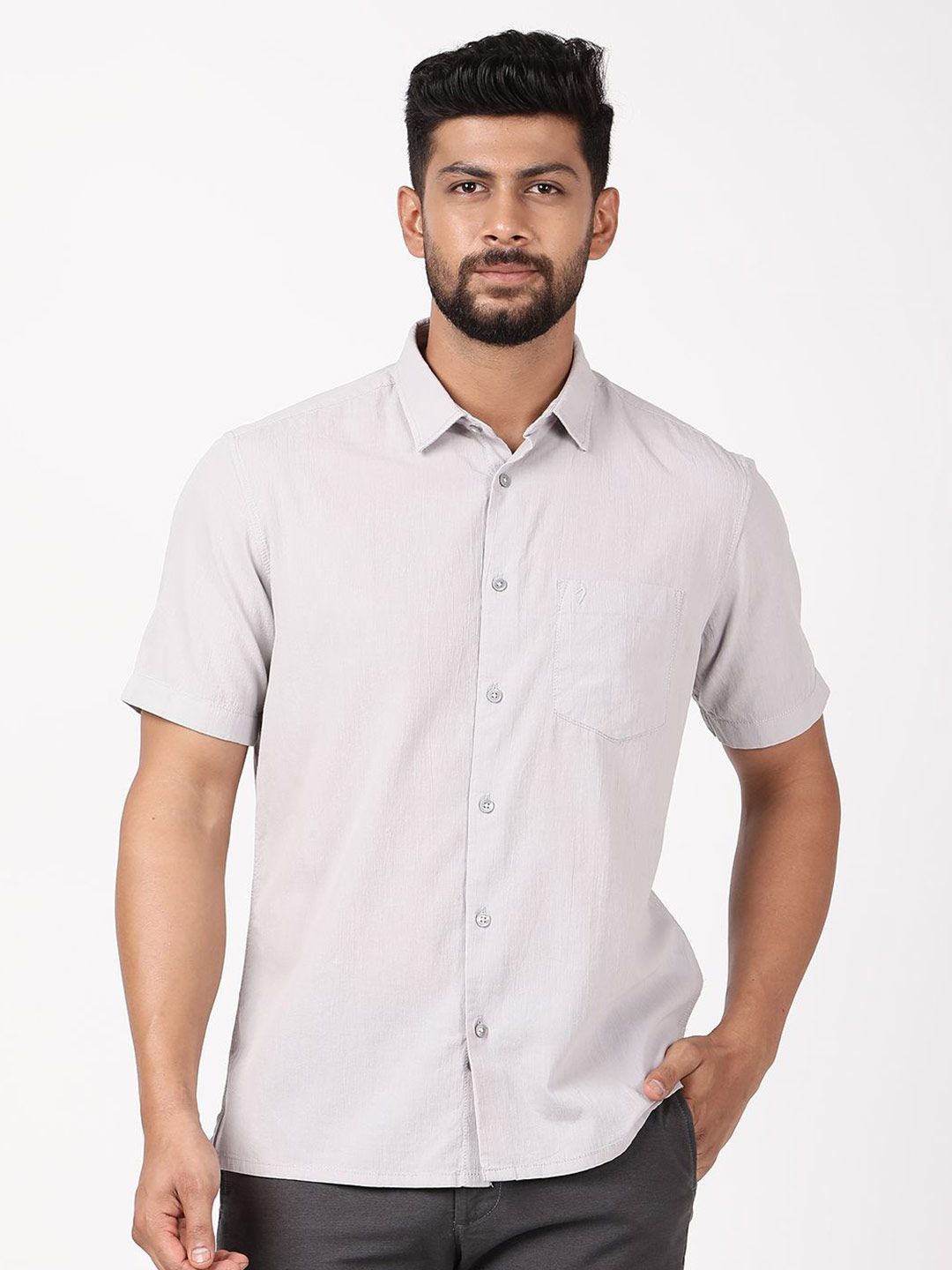 Indian Terrain Indian Terrain Men Classic Fit Solid Spread Collar Pure Cotton Casual Shirt