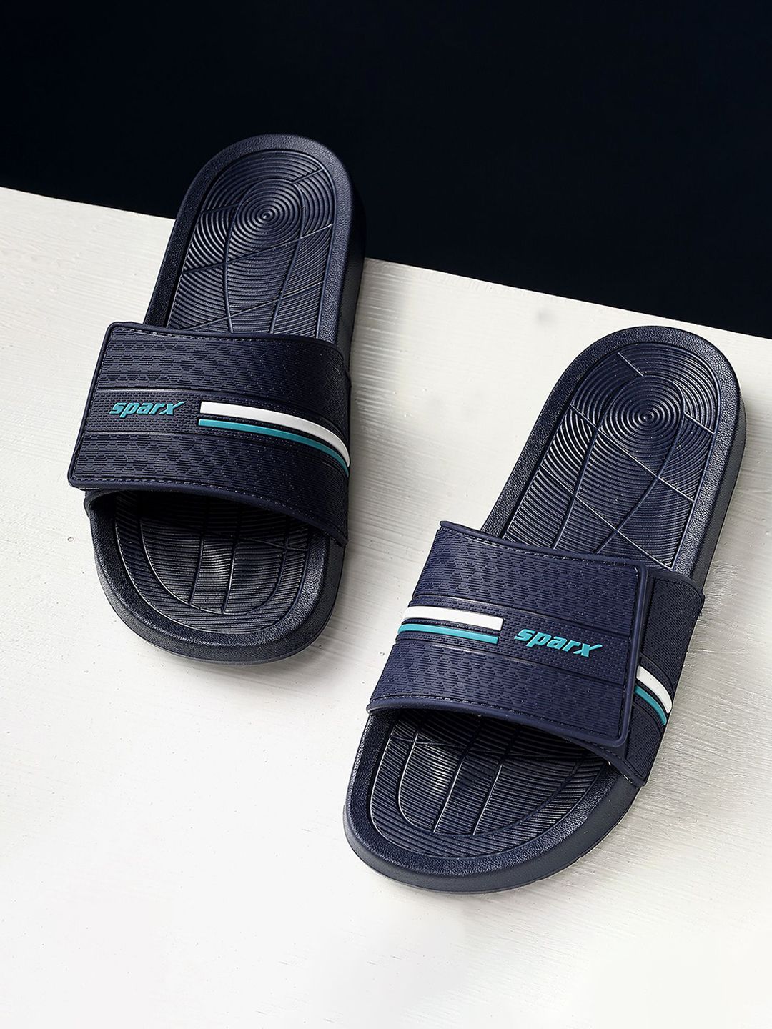 Sparx Men Self Design Sliders