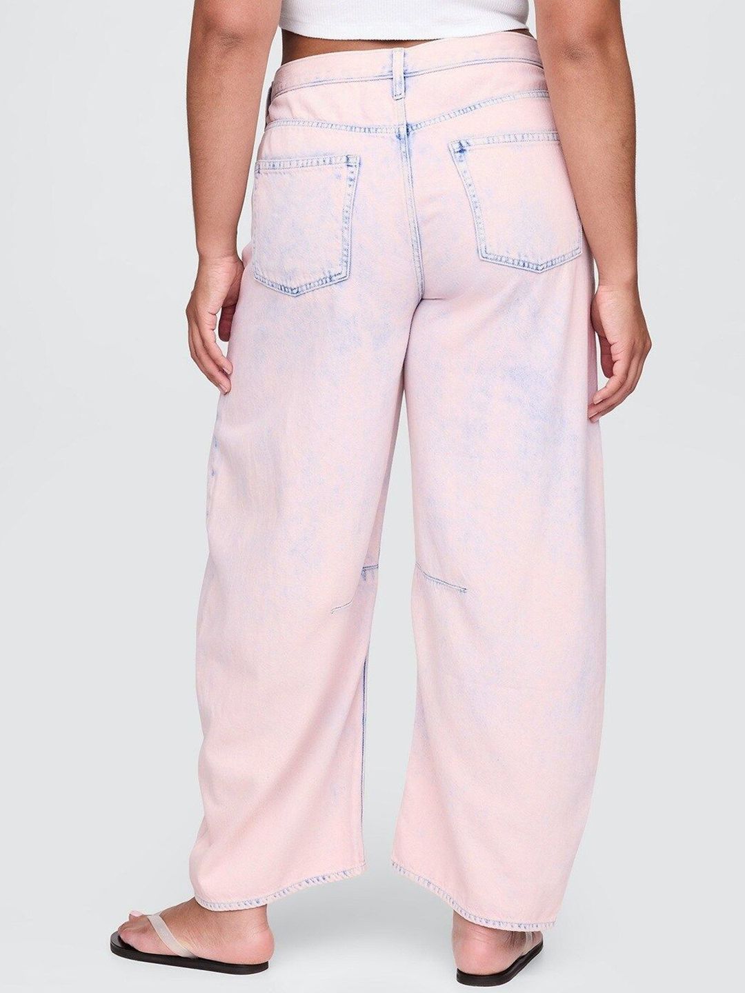 Mid-Rise Relaxed Fit Lightly Washed Regular Jeans