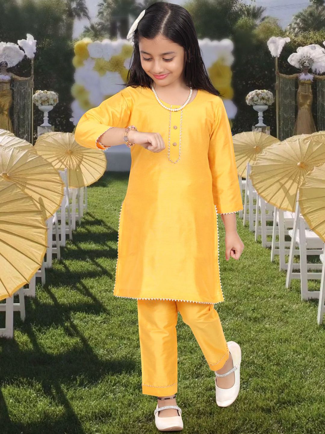 Pehanaava Girls Solid A-Line Kurta with Trousers