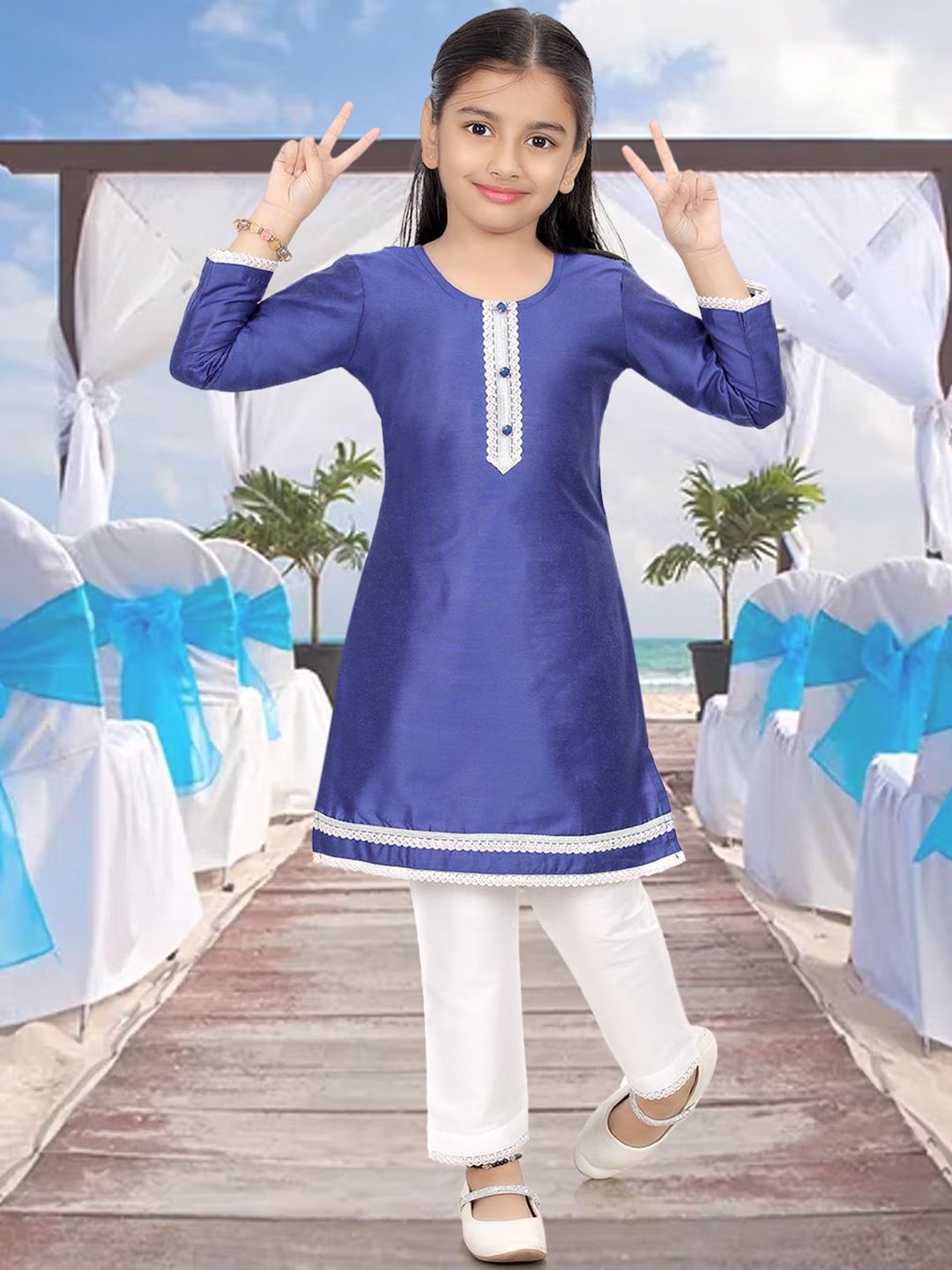 Pehanaava Girls Round Neck Lace Detail Straight Kurta With Trouser