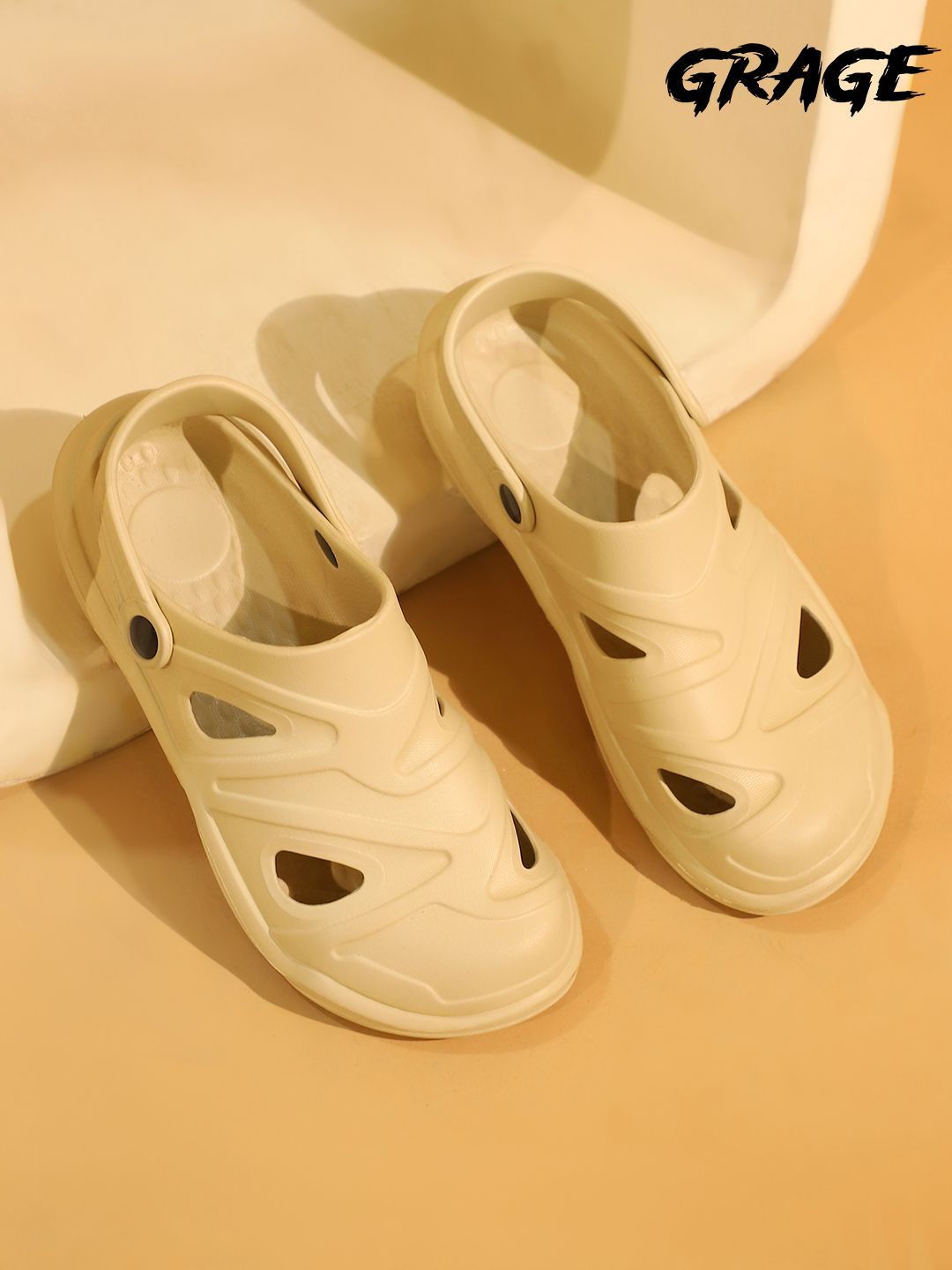 GRAGE Men Self Design Rubber Clogs
