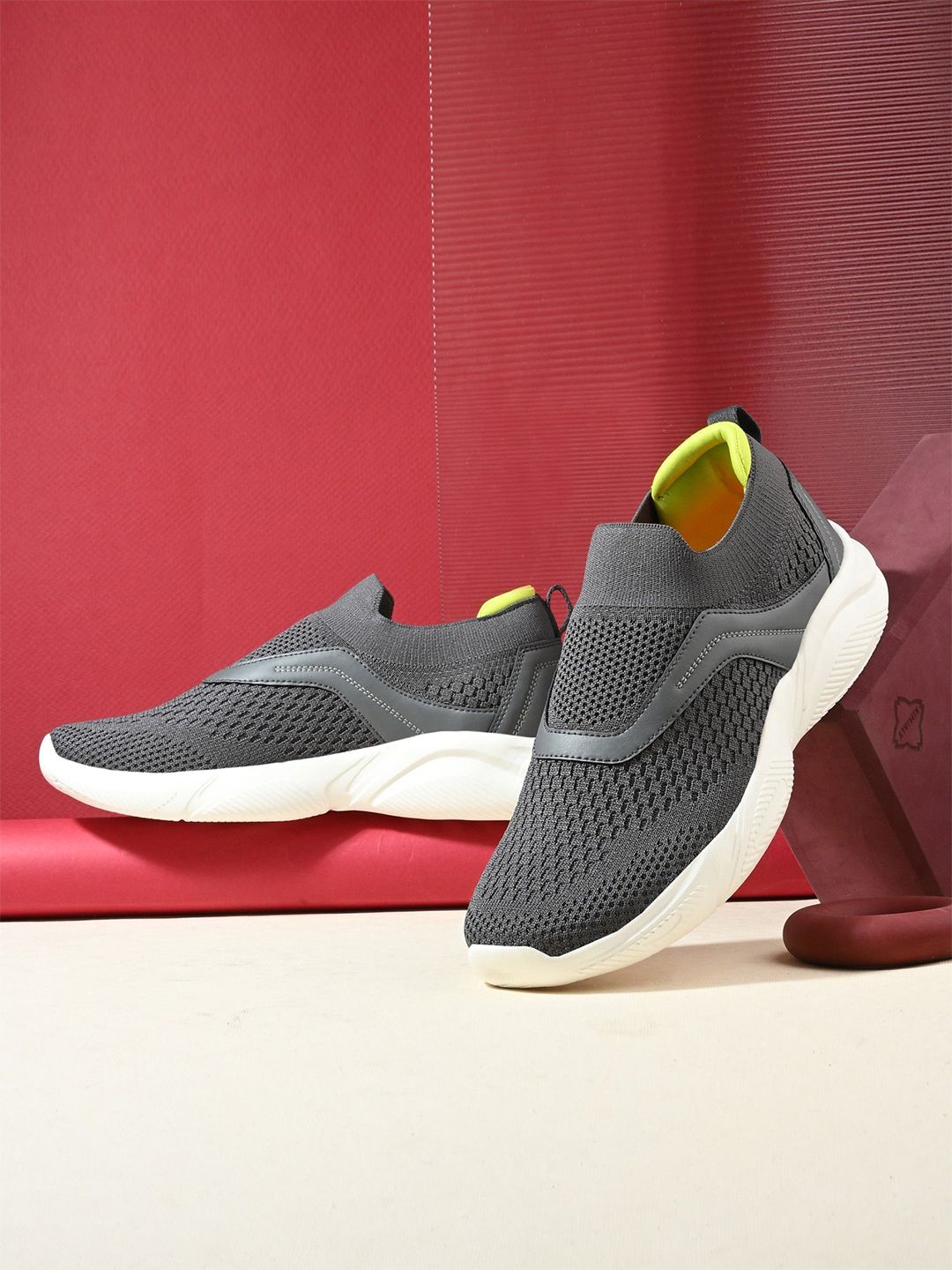 Killer Men Mesh Walking Non-Marking Shoes