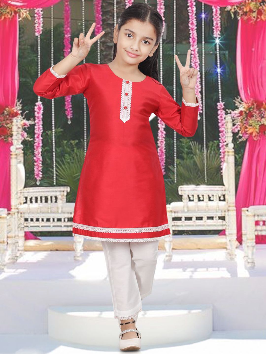Pehanaava Girls Embellishment Thread Work Kurta with Trousers