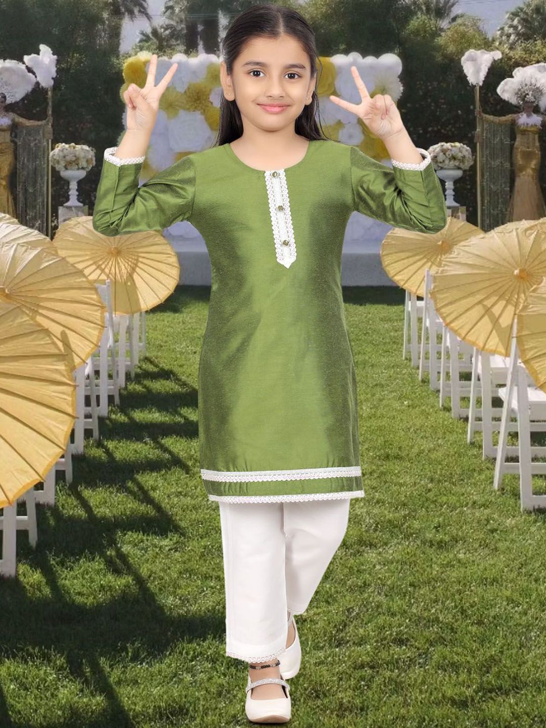 Pehanaava Girls Solid Kurta with Trousers