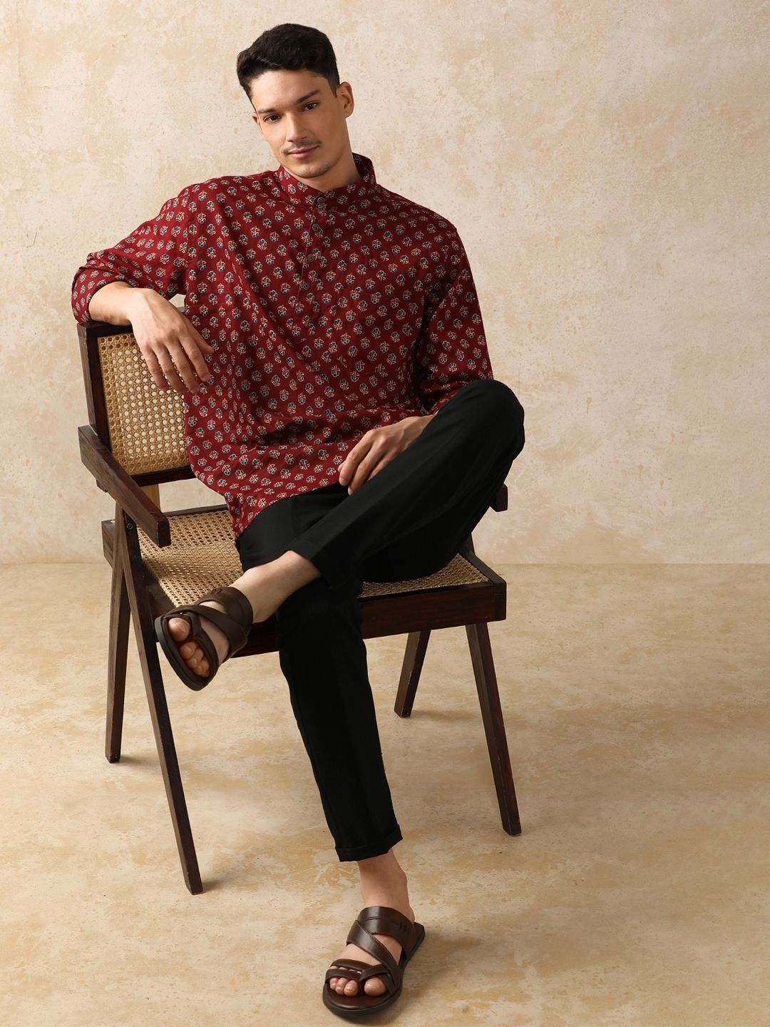 Moara Floral Printed Mandarin Collar Pure Cotton Short Kurta