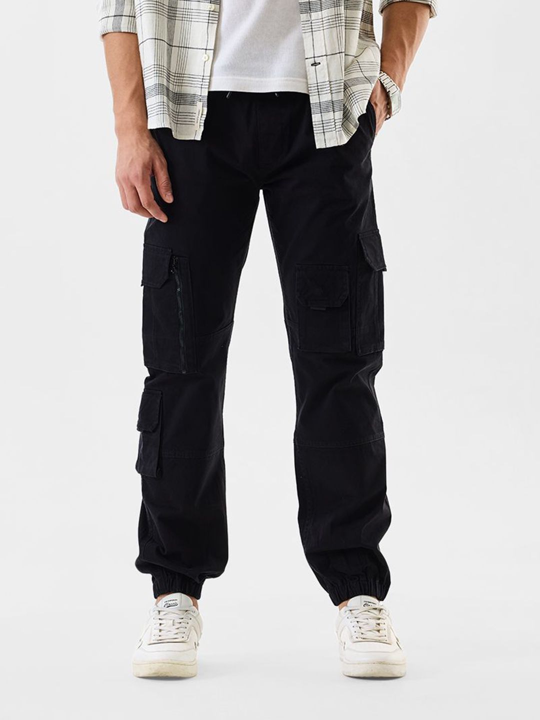 Men Black Mid-Rise Regular Fit Cargo Pants Offers & Cashback