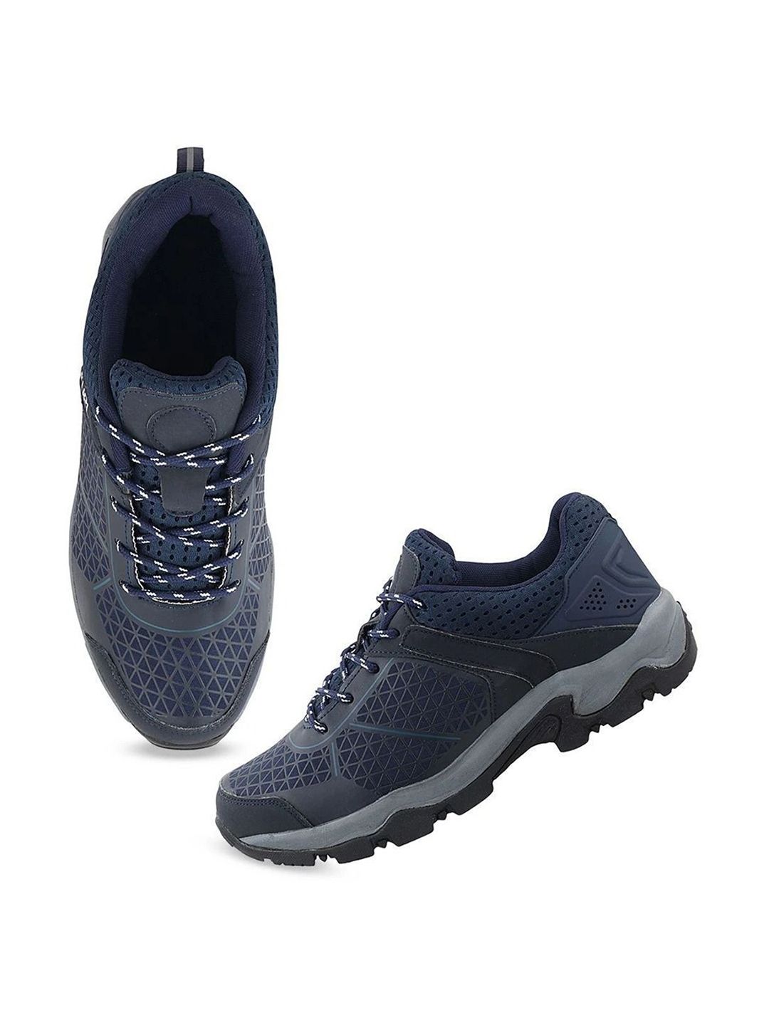 The Roadster Lifestyle Co . Men Textured Lightweight Sports Shoes