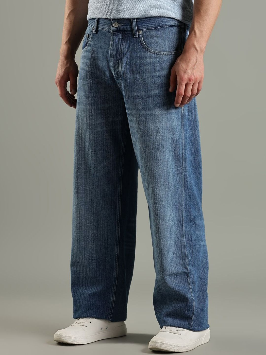 europe Relaxed Fit Mid-Rise Light Fade Jeans