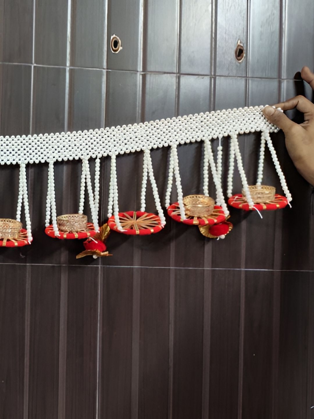 Nutts White & Red Beads Lace Tea Light Holder Bandhanwar