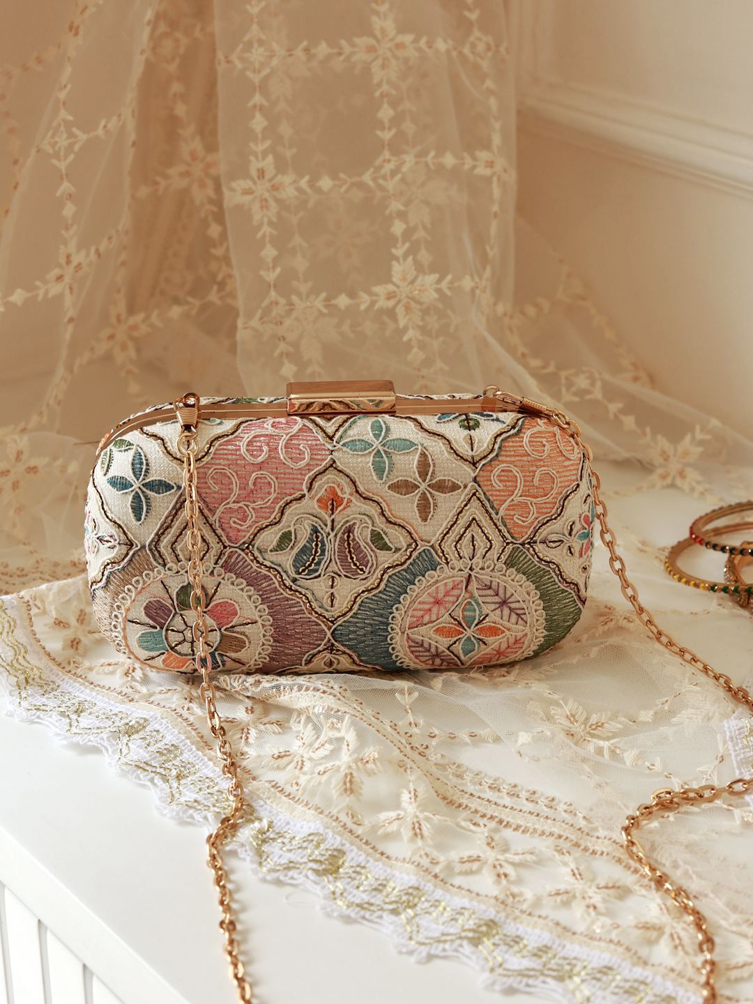 THE TAN CLAN THE TAN CLAN Mughal Embroidered Box Clutch