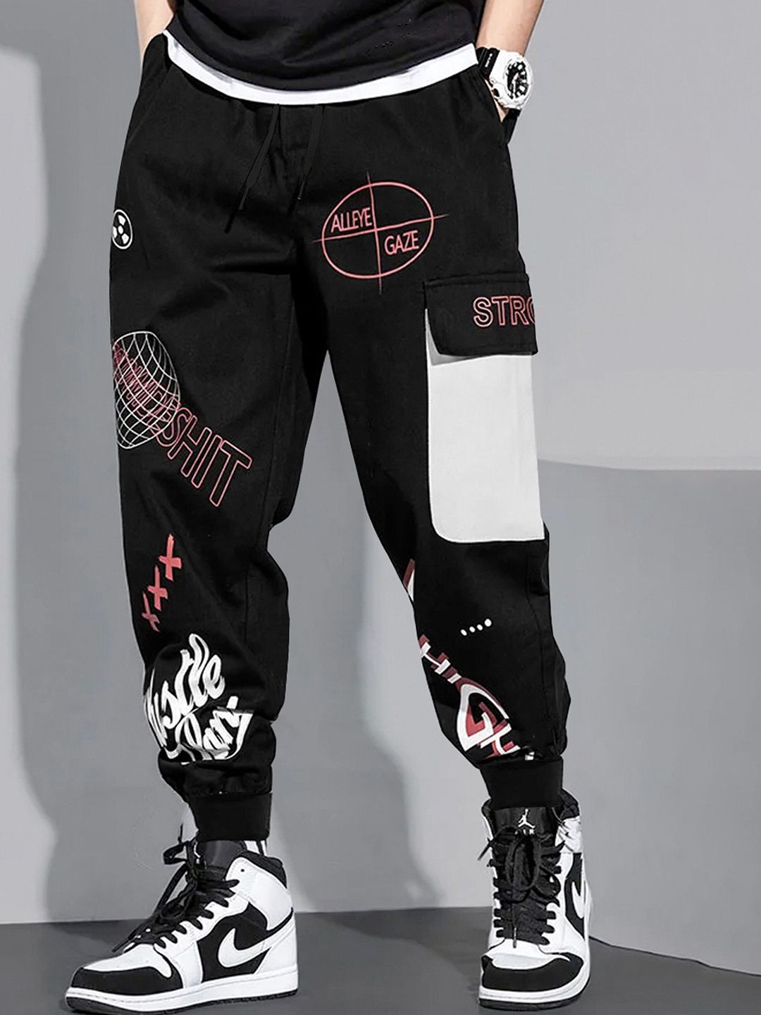 TRIPR Men Printed Mid-Rise Cargo Joggers