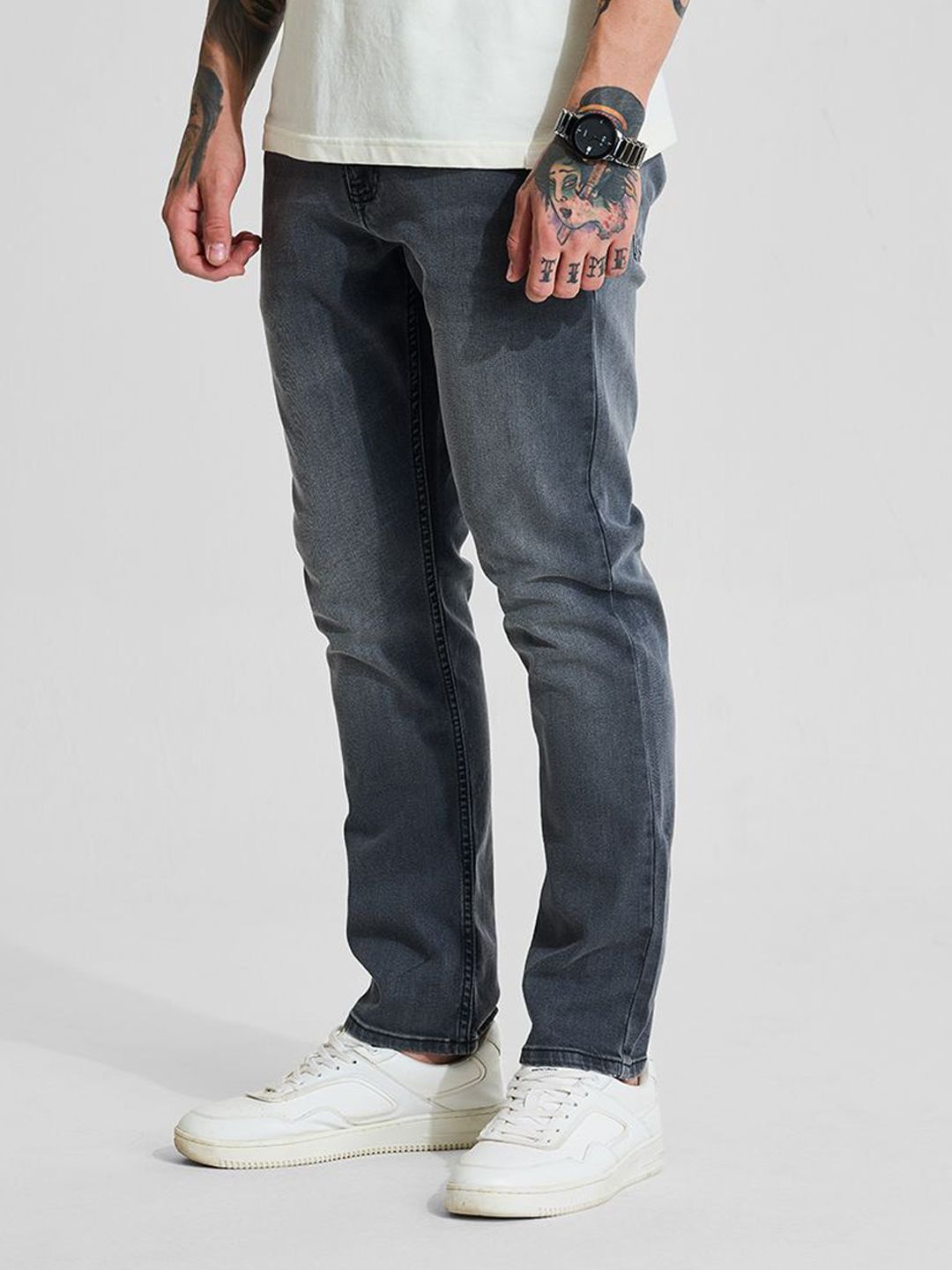 Snitch Men Dark Grey Mid-Rise Relaxed Fit Stretchable Jeans deal from myntra
