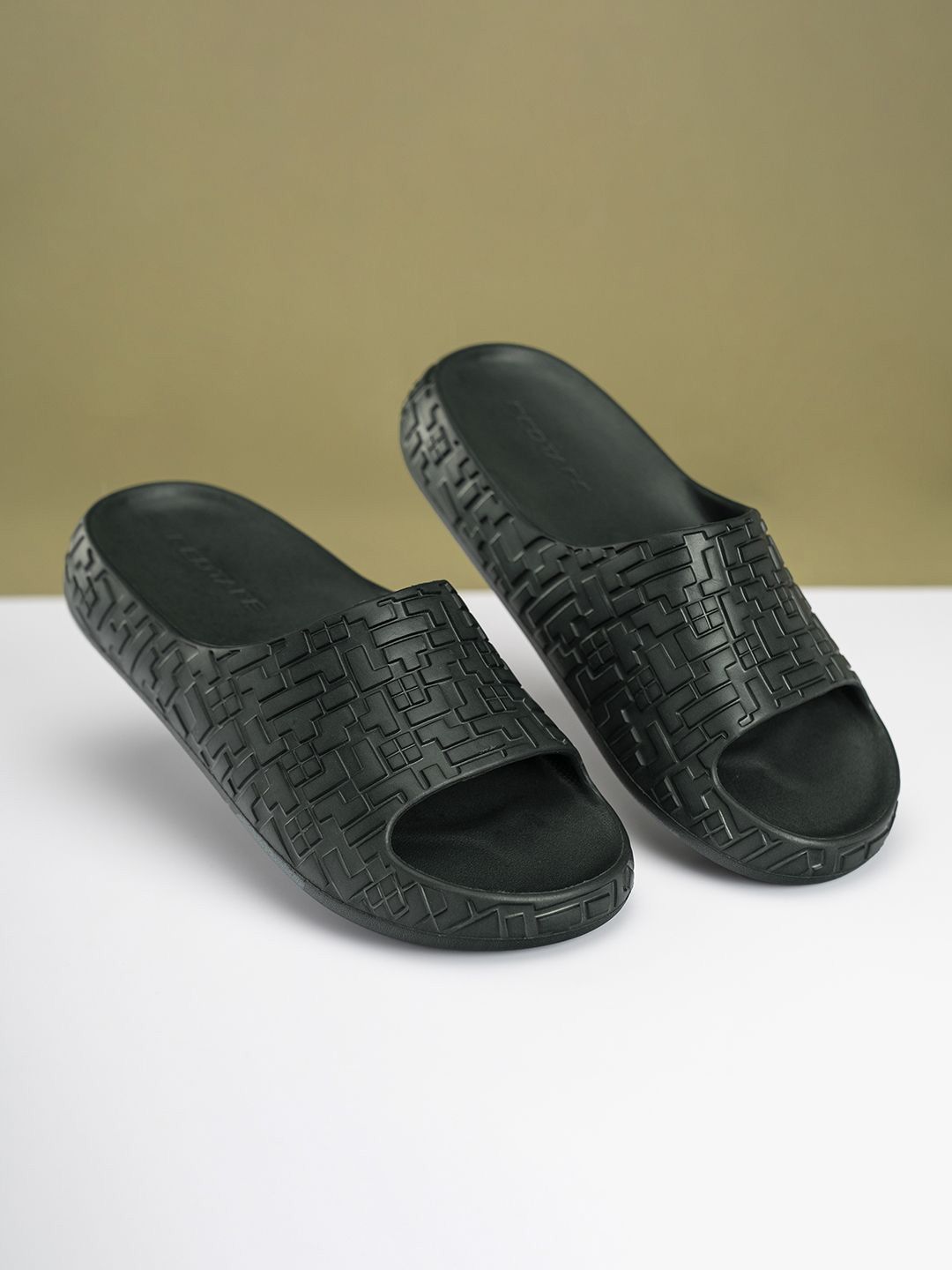 Red Tape Men Self Design Sliders