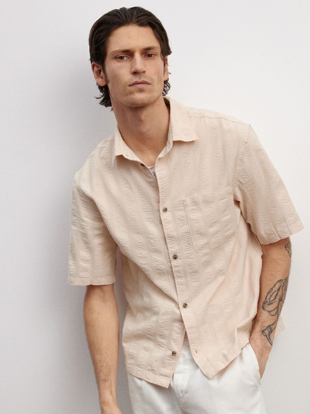 H&M Regular Fit Textured Short-Sleeved Shirt deal from myntra
