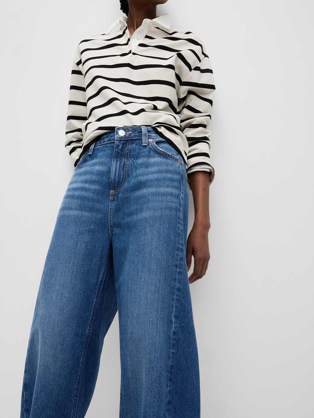 Mid Rise Barrel Fit Jeans