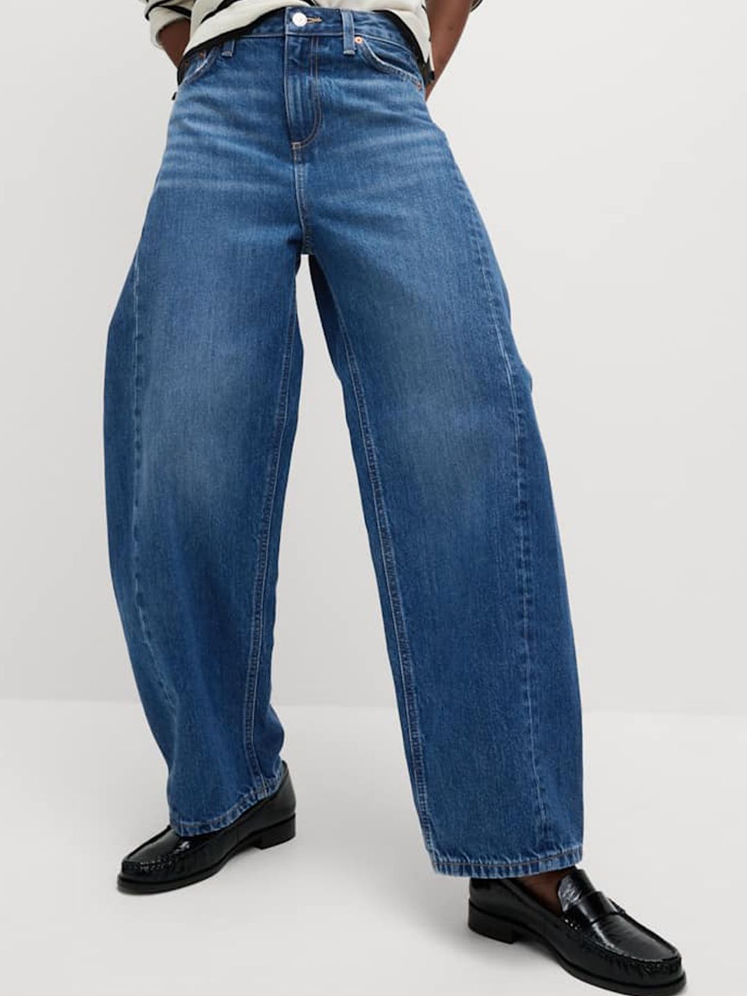 Mid Rise Barrel Fit Jeans