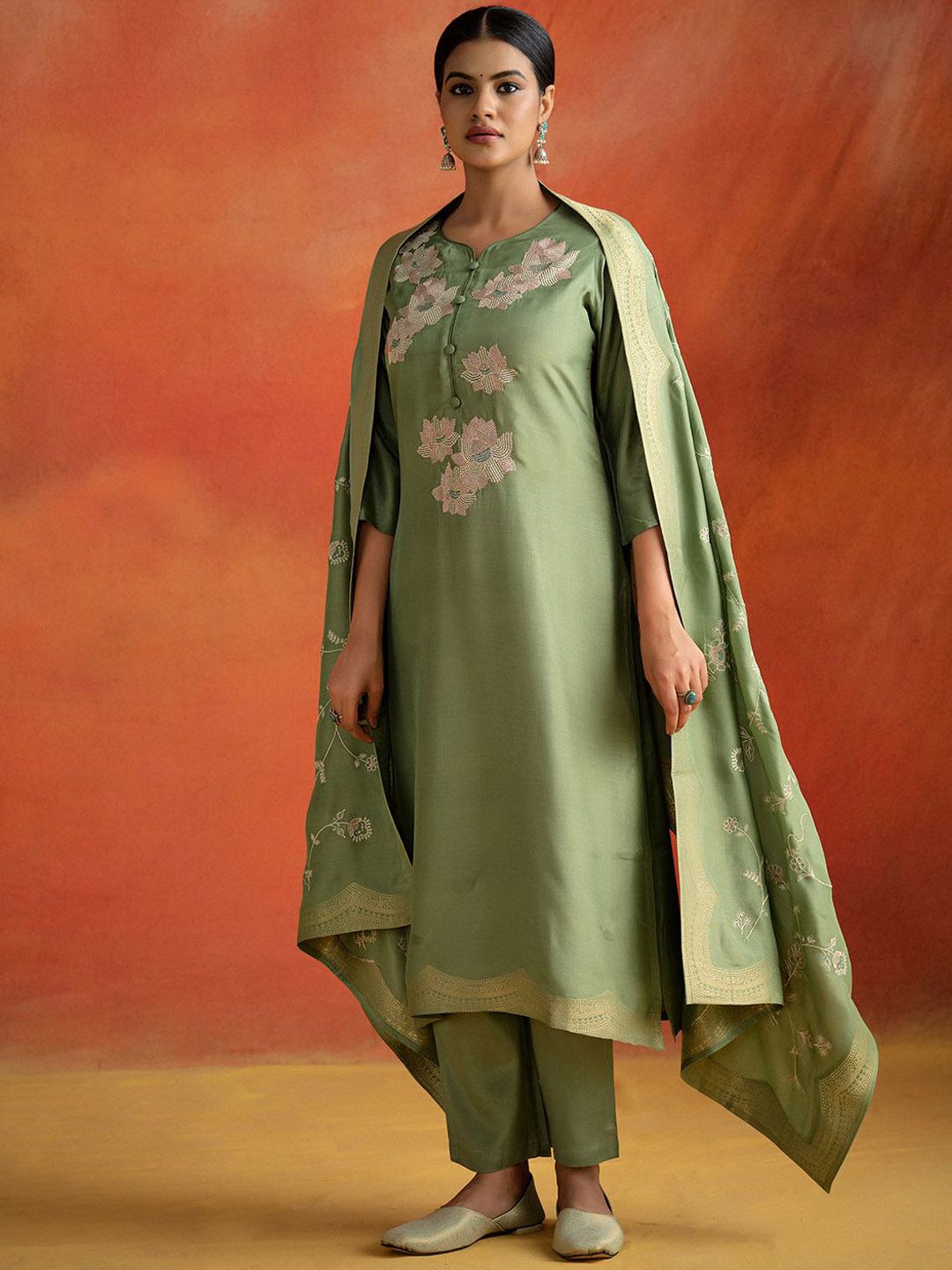 Jaipur Kurti Women Floral Embroidered Regular Zardozi Kurta with Trousers & With Dupatta