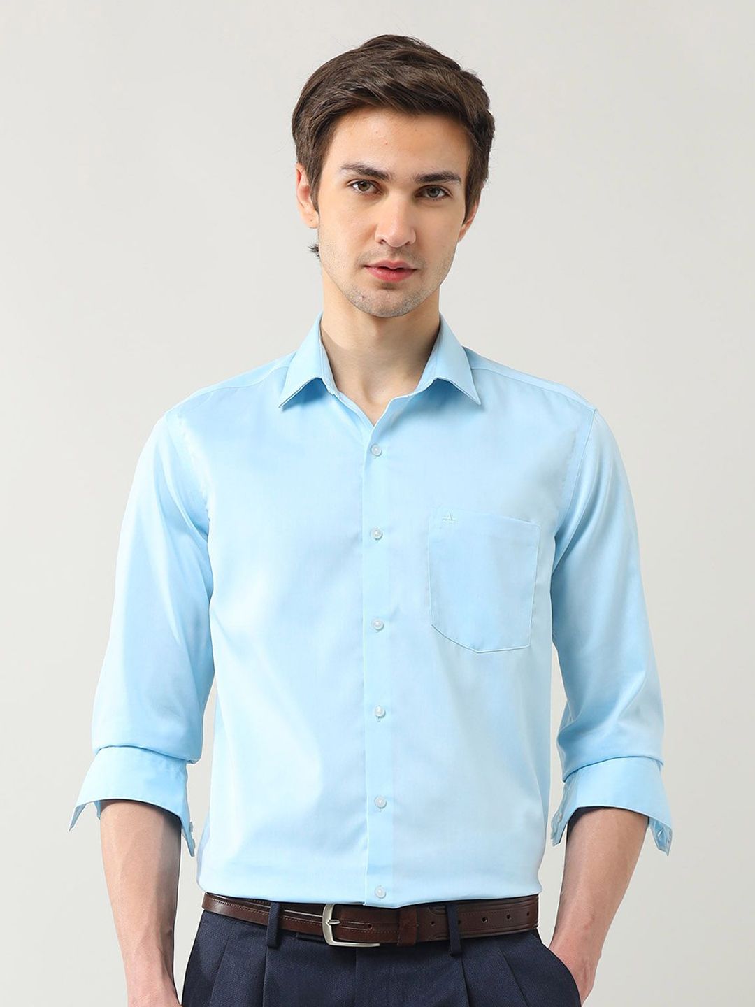 Arrow Men Slim Fit Spread Collar Solid Cotton Casual Shirt