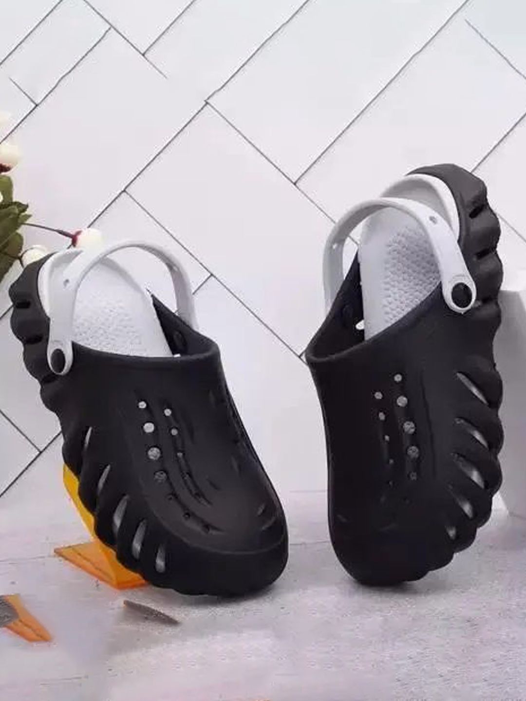 PENNEN Men Clogs