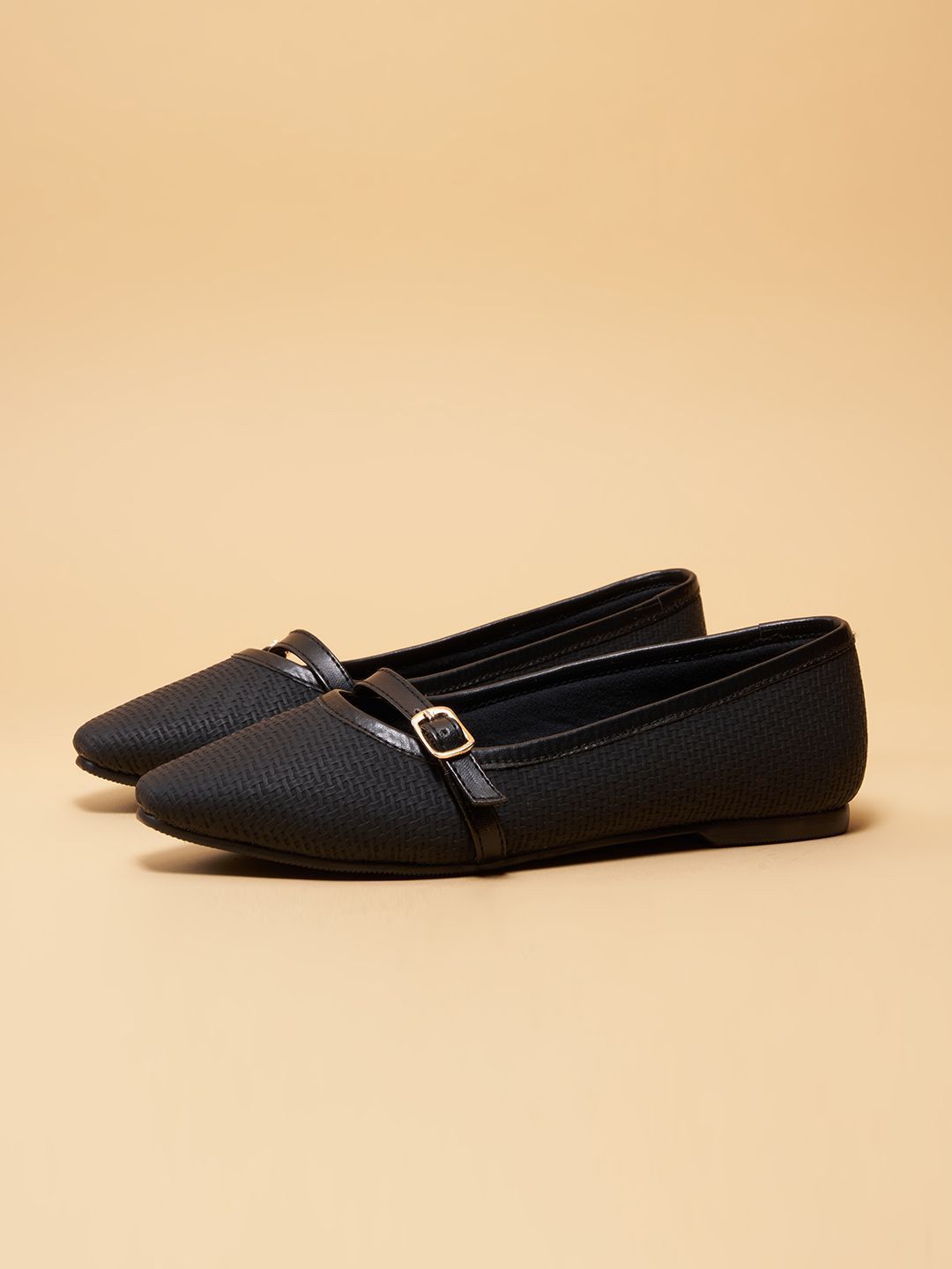 Women Fashion Flats ERIDANI Women Textured Fashion with Buckles Flats