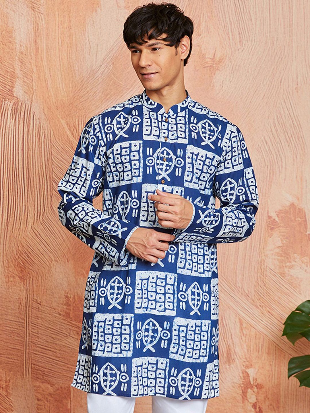 VASTRAMAY Men Blue Batik Printed Cotton Kurta