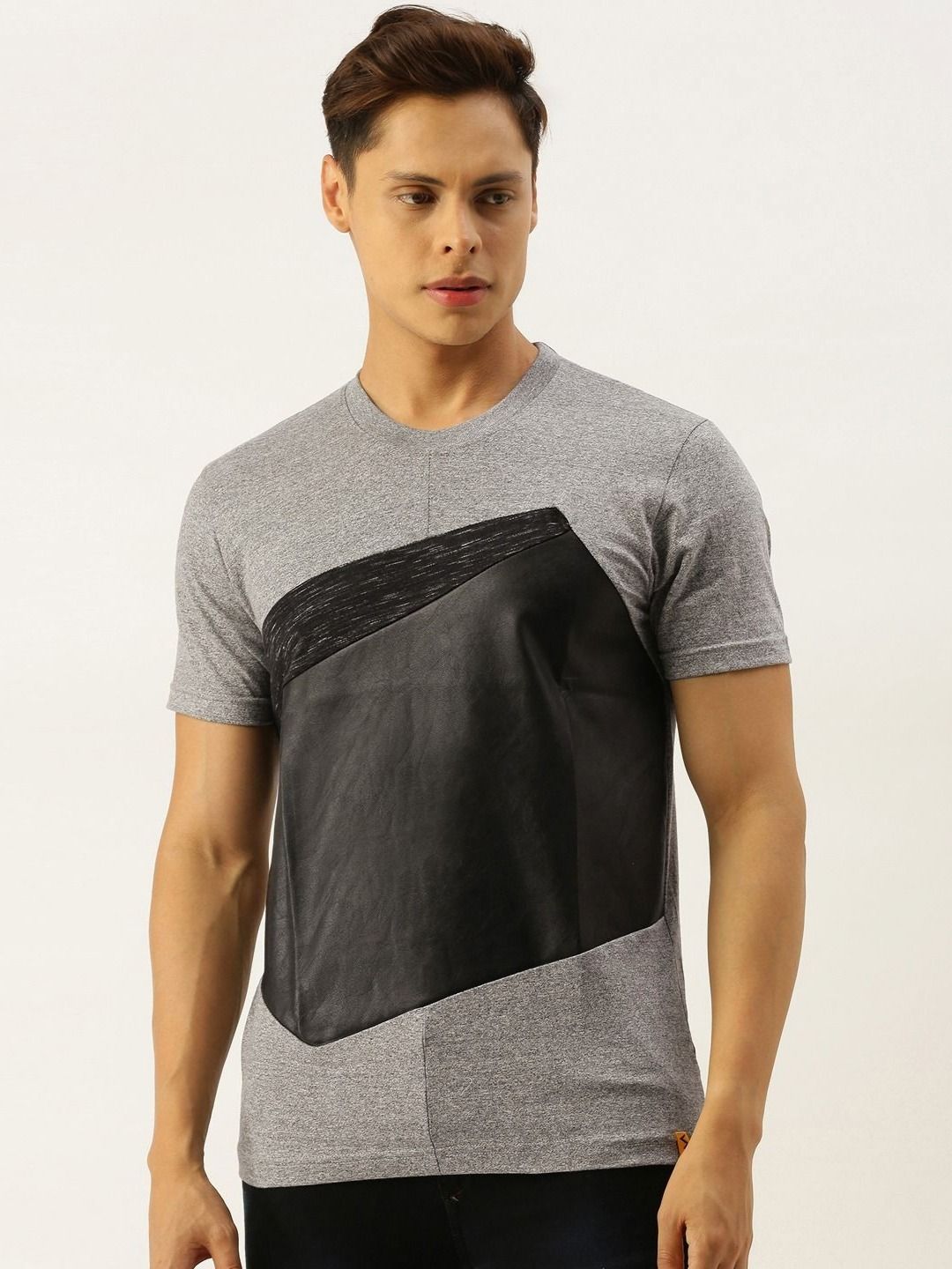 CAHOOT Men Colourblocked Pockets T-shirt