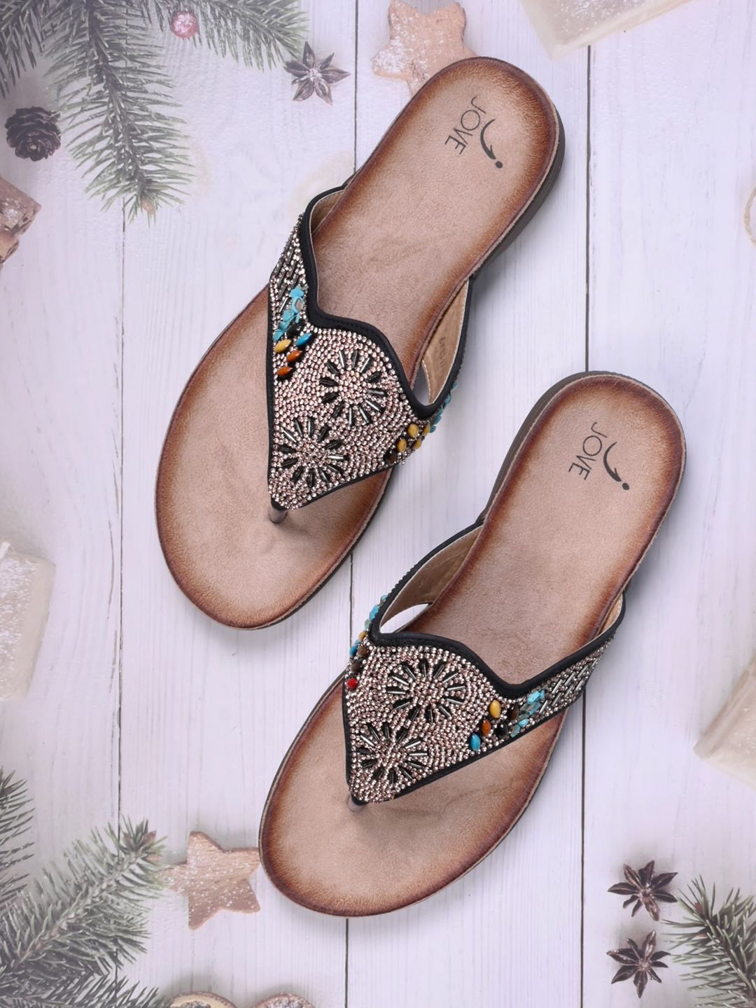 Jove Women Embellished Ethnic T-Strap Flats