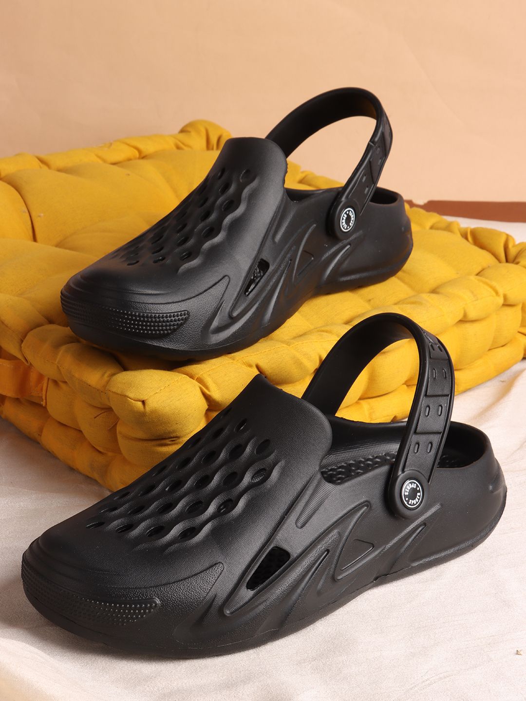 HRX by Hrithik Roshan Men Self Design Clogs
