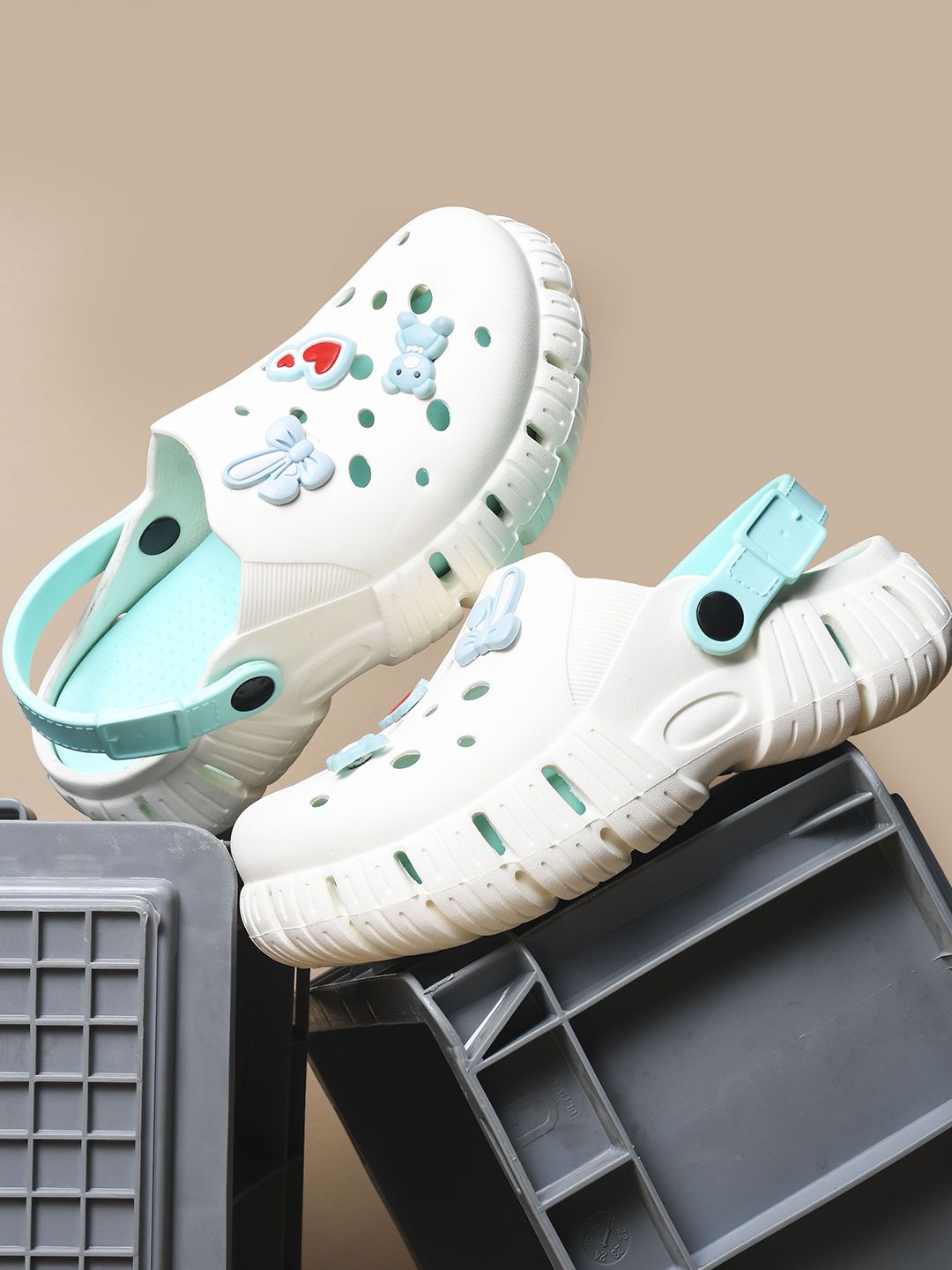 DressBerry Women Rubber Clogs