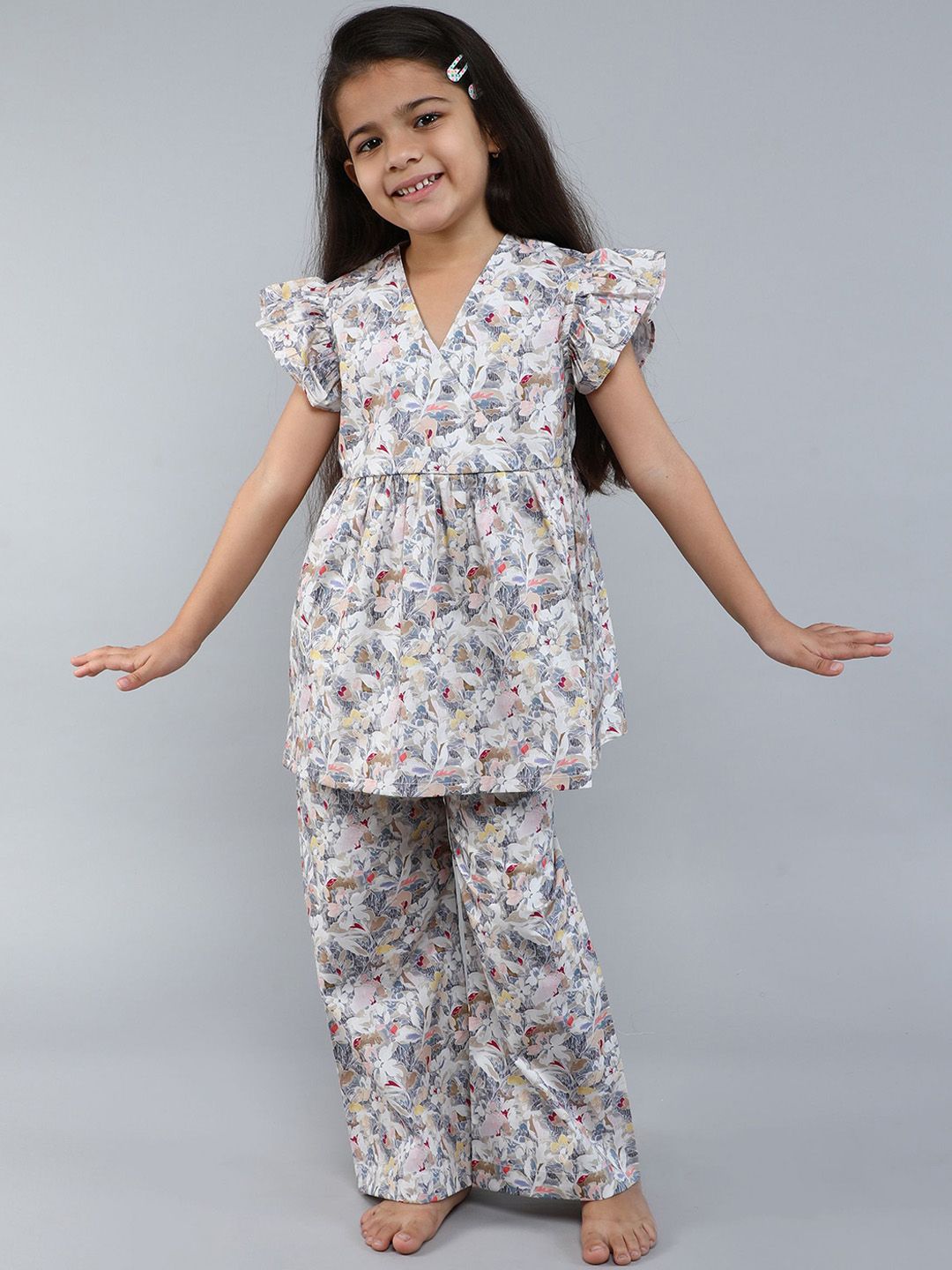 Little Clothings Girls Printed Night suit