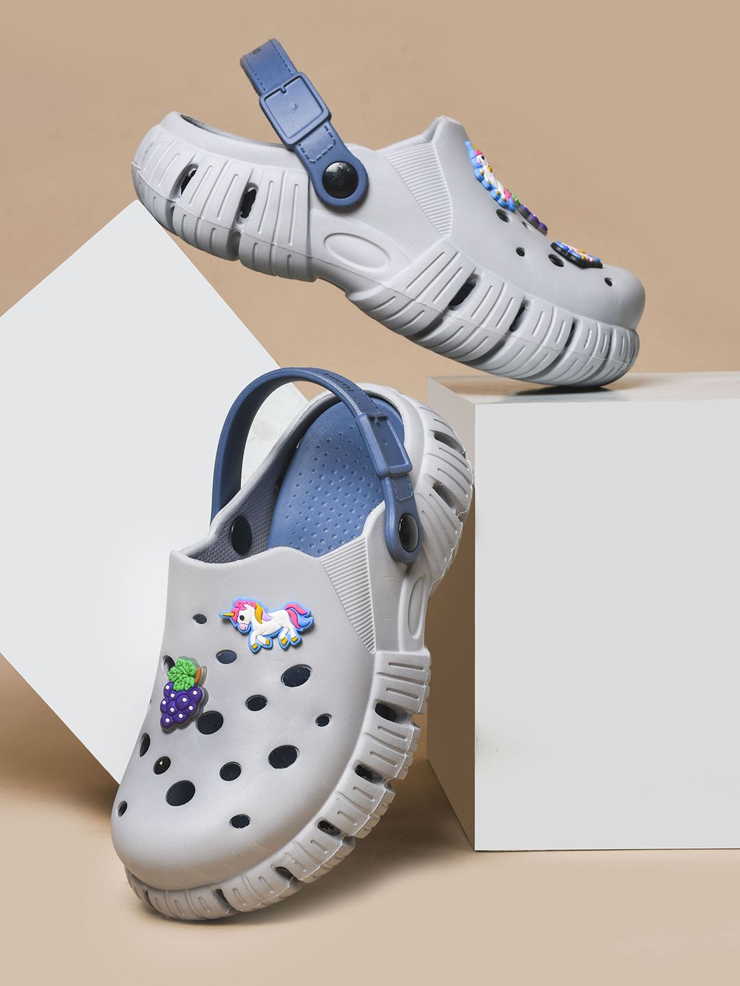 DressBerry Women Rubber Clogs