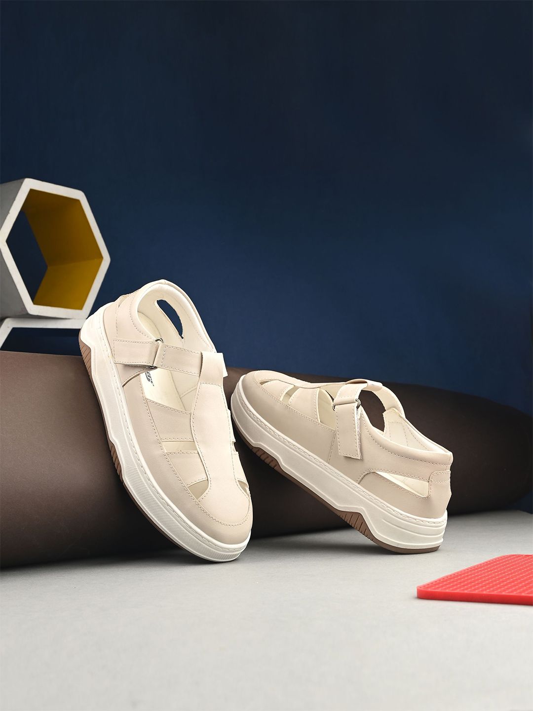 Roadster The Roadster Lifestyle Co. Women Shoe-Style Sandals