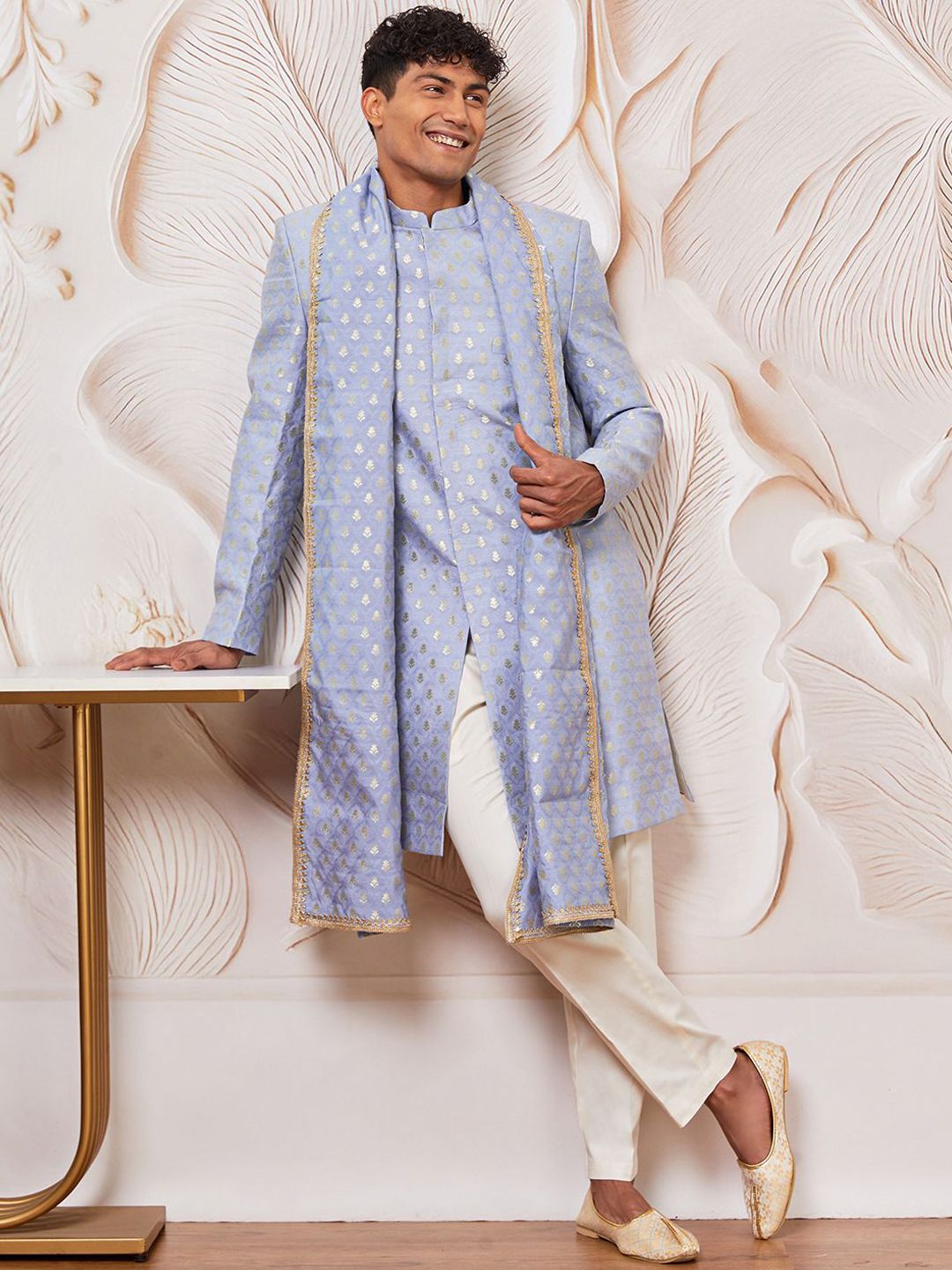 VASTRAMAY Men Self-Design Mandarin Collar Sherwani Set With Dupatta