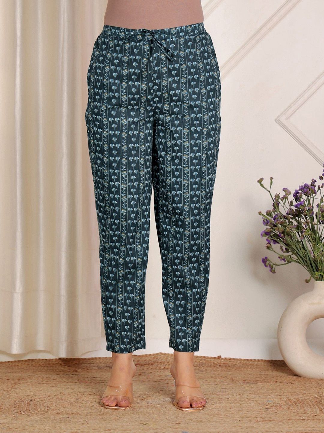 Aramya Women Cotton Floral Printed Trousers